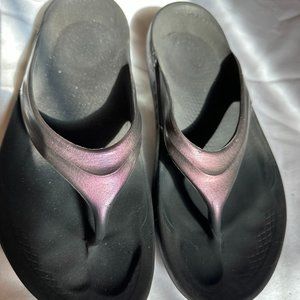 Oofos Flip Flops - Burgundy/Pink/Red - Womens Size 9